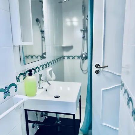 Camerelle 7, Domus Letteraria Capri