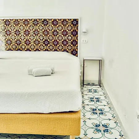Apartament Camerelle 7, Domus Letteraria