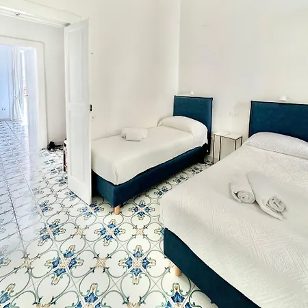 Apartament Camerelle 7, Domus Letteraria Capri